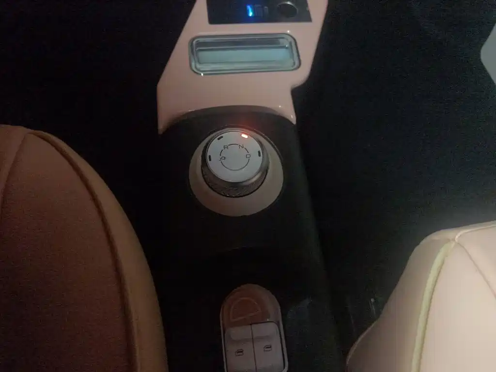 Wuling MINIEV — миниатюра 10