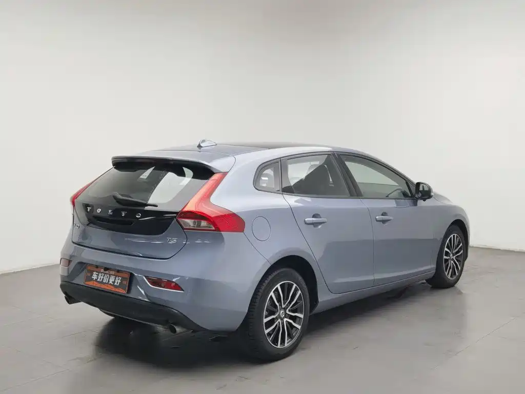 Volvo V40 — миниатюра 2