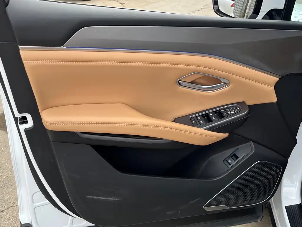 BYD L DM-i — миниатюра 6