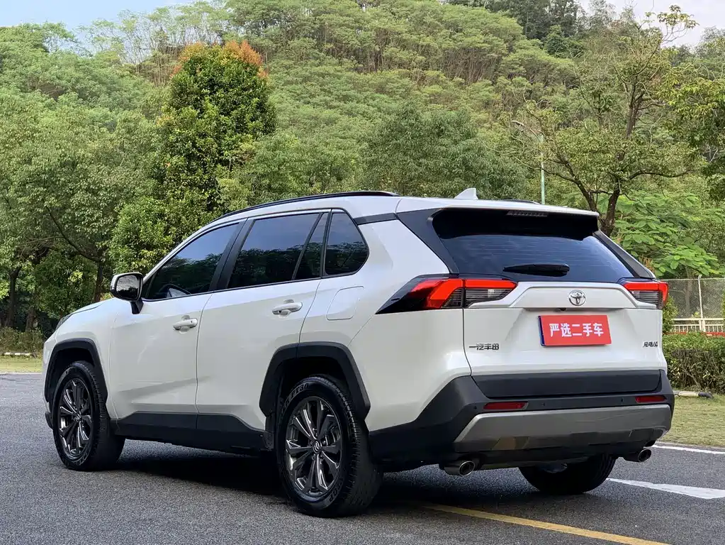 Toyota RAV4 — миниатюра 7