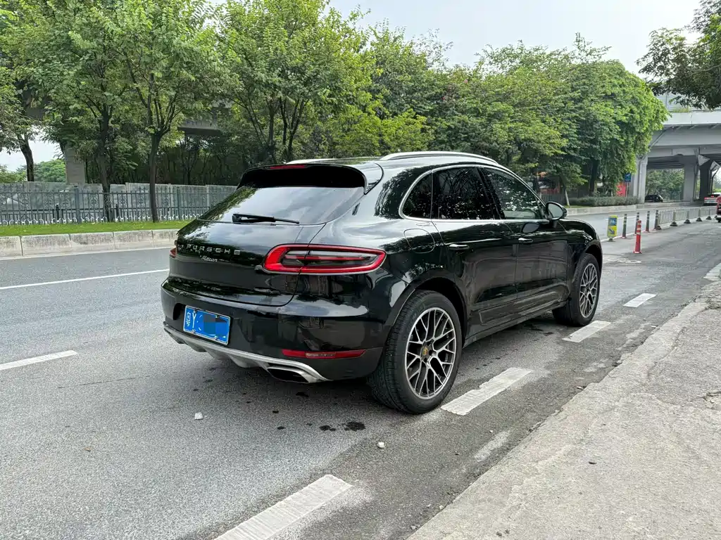 Porsche Macan — миниатюра 3