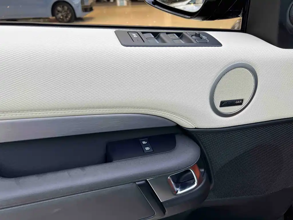 Land Rover Discovery 2023 360PS R-Dynamic S