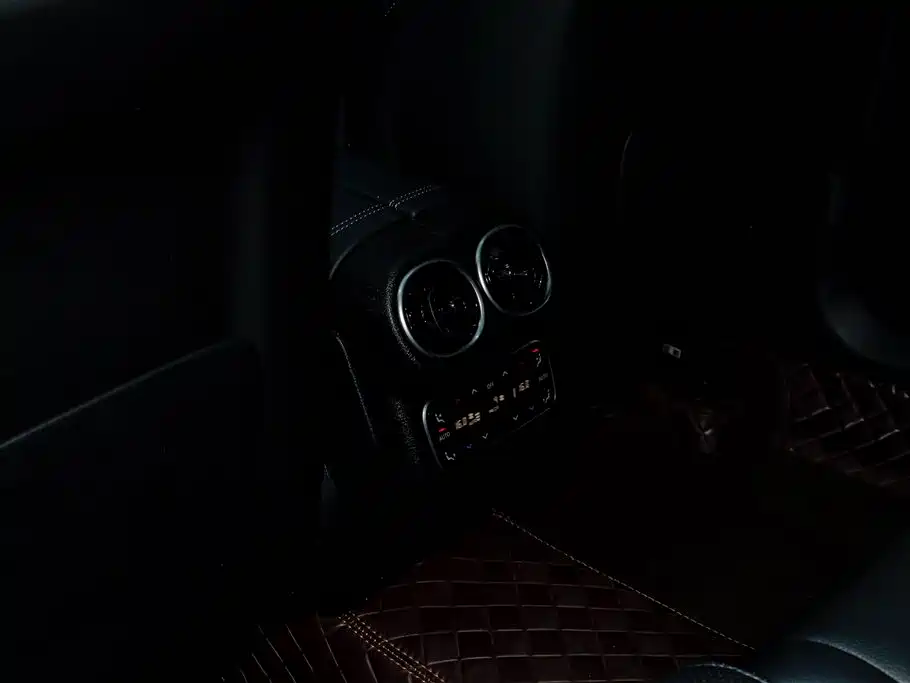 Mercedes-Benz GLC 2023 GLC 260 L 4MATIC 5 мест