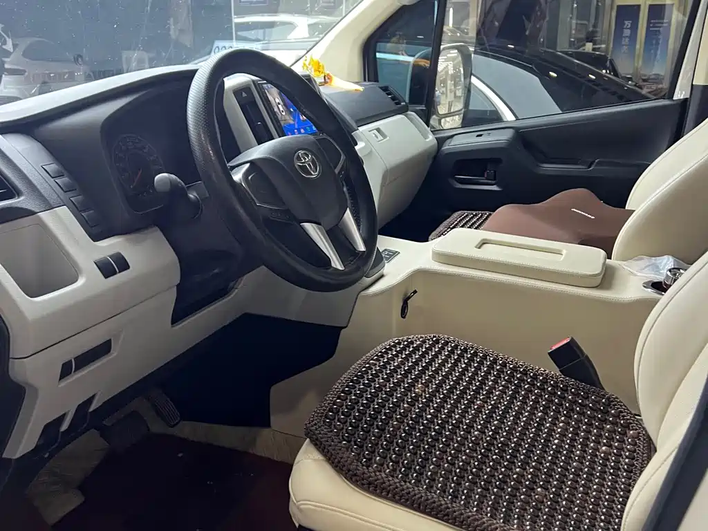 Toyota Hiace — миниатюра 11