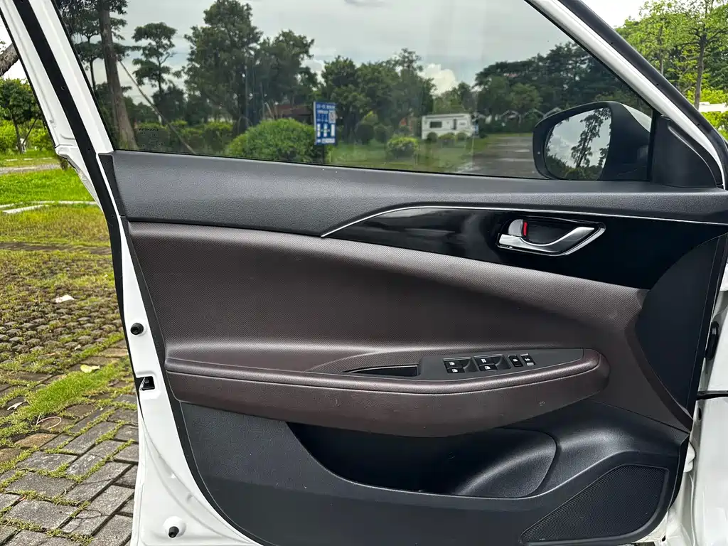 Changan Eado DT — миниатюра 6