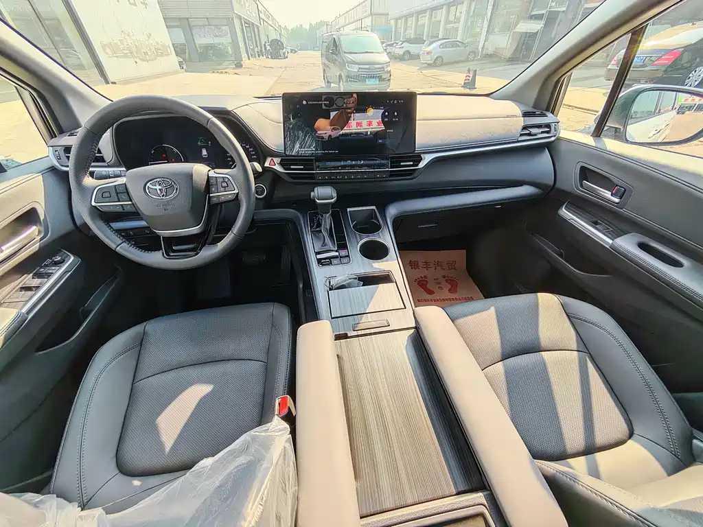Toyota Sienna — миниатюра 7