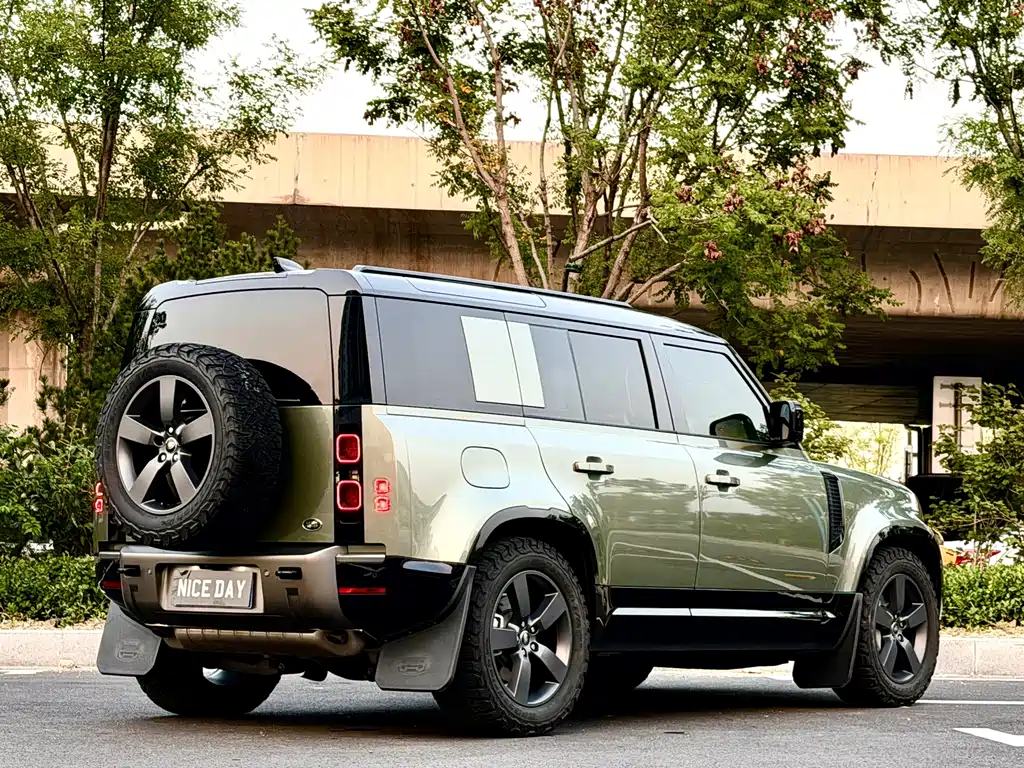 Land Rover Defender — миниатюра 4