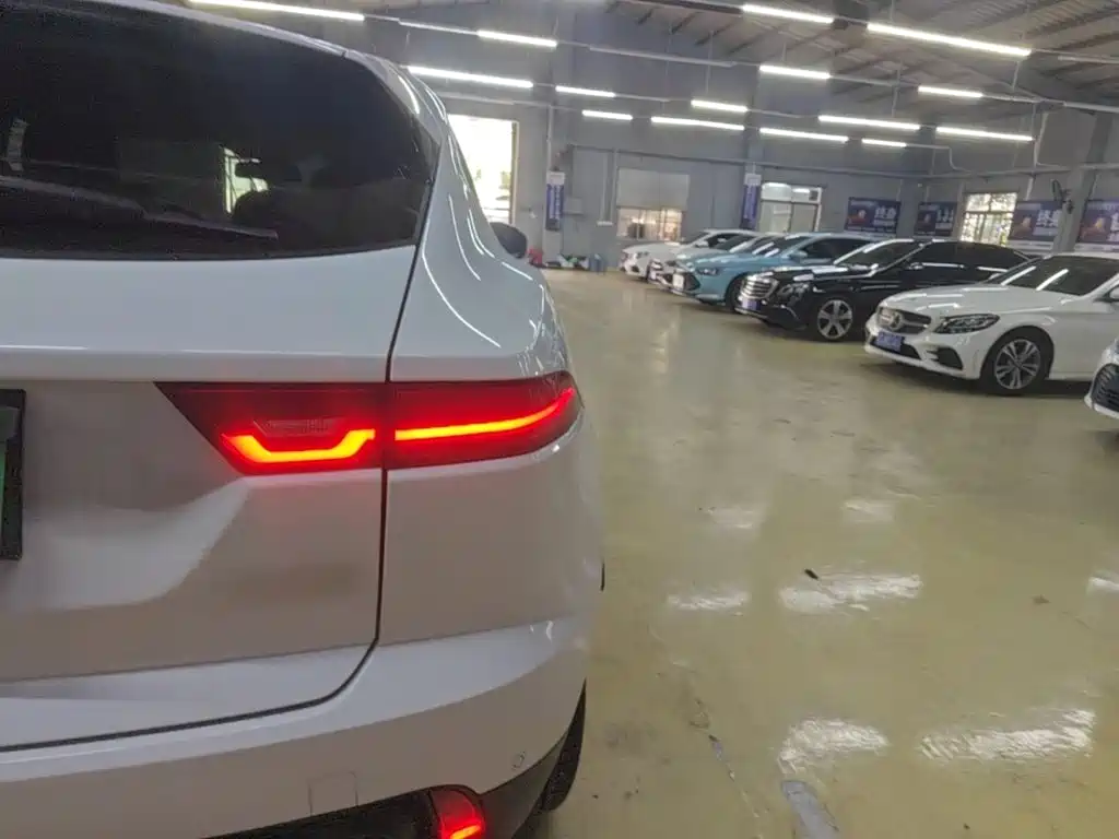 Jaguar E-PACE — миниатюра 8