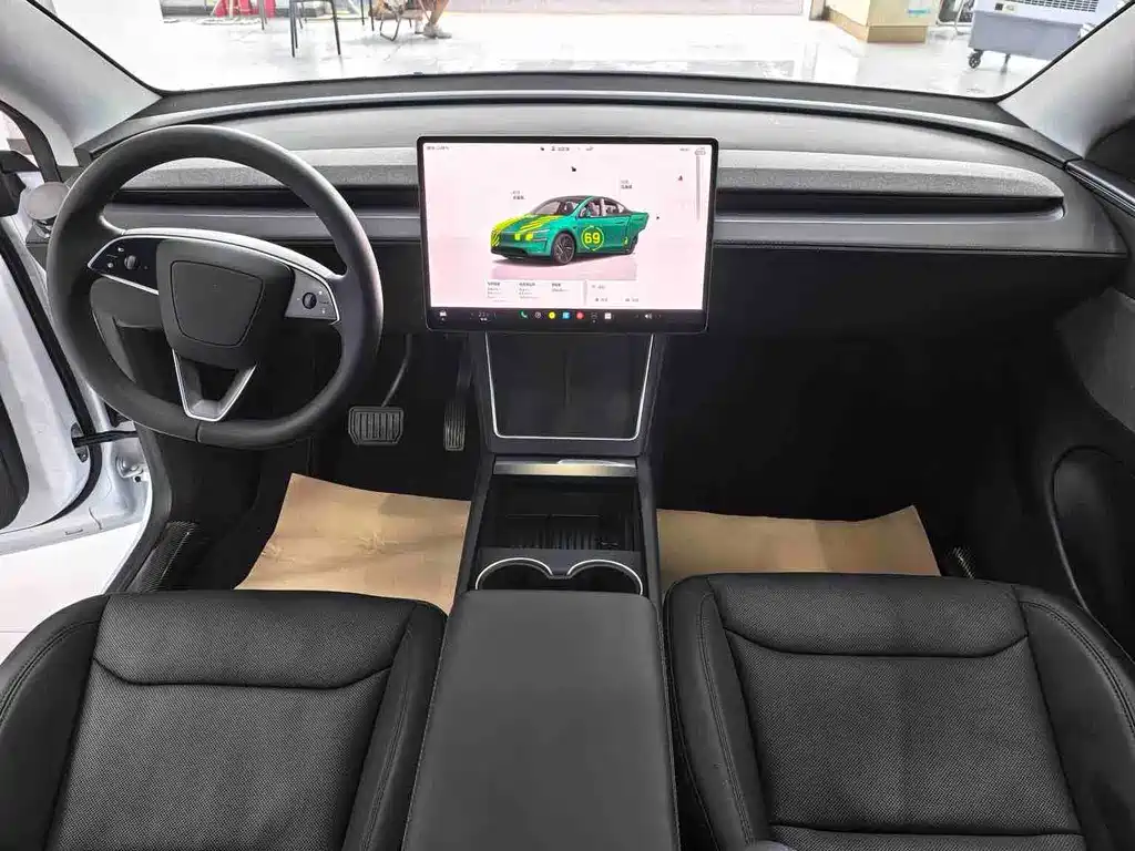 Tesla Model Y — миниатюра 4