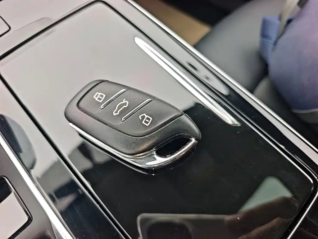 Roewe i6 MAX New Energy — миниатюра 9