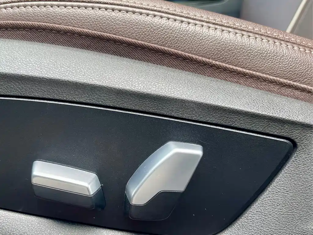BMW 5 Series — миниатюра 13