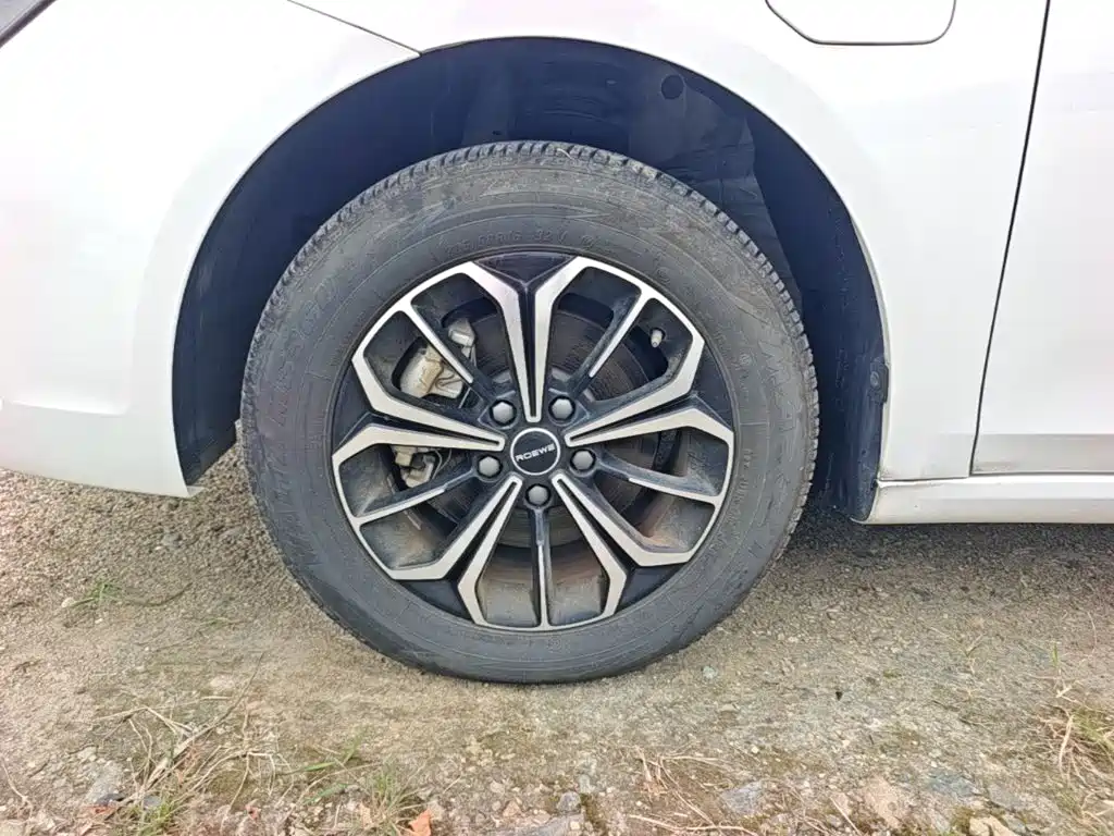 Roewe i6 MAX New Energy — миниатюра 23