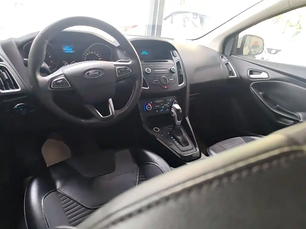 Ford Focus 2015 EcoBoost 125 AT