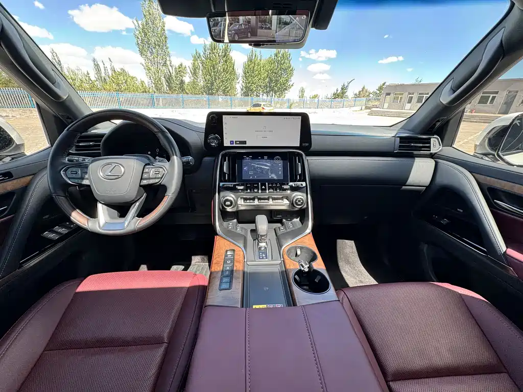 Lexus LX 2025 700h
