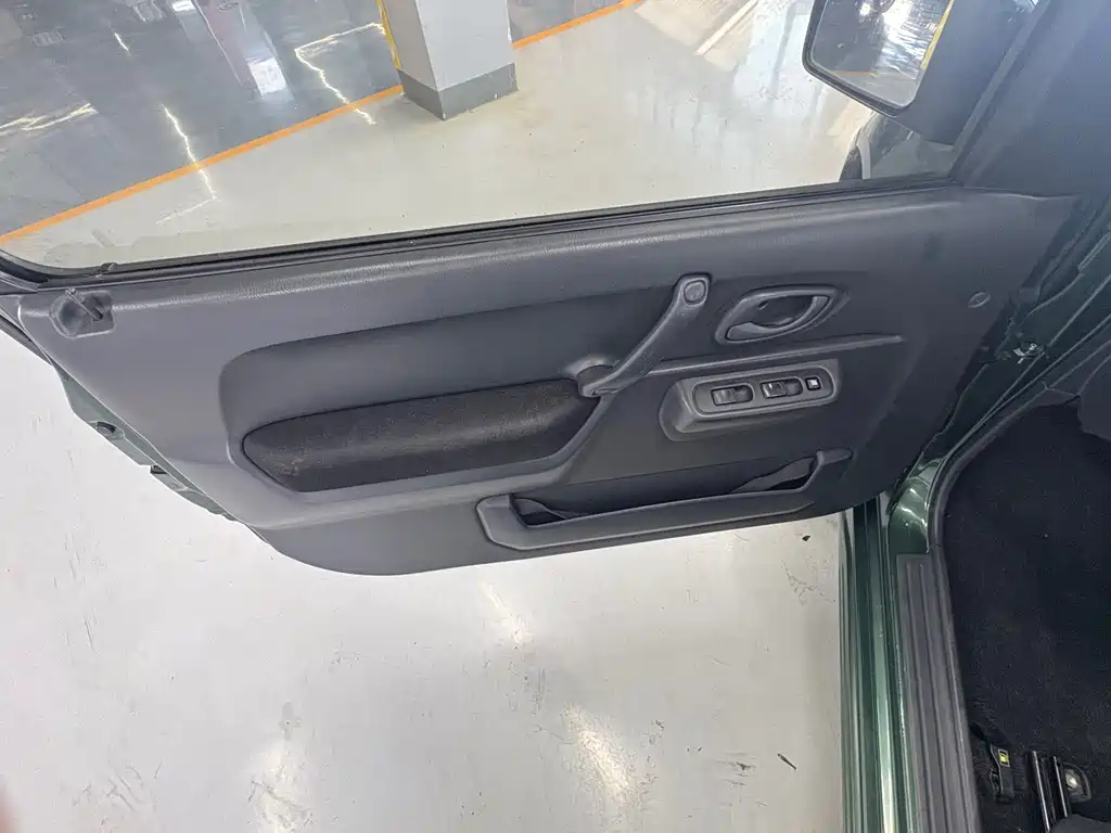 Suzuki Jimny — миниатюра 10