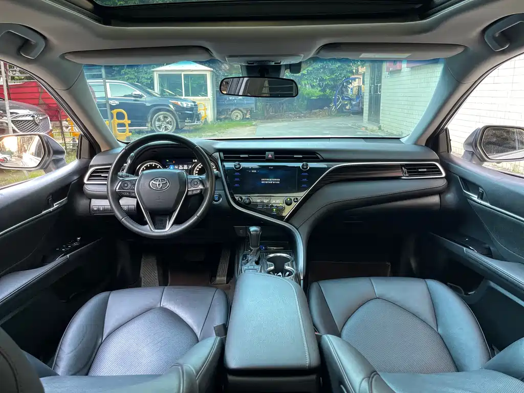 Toyota Camry — миниатюра 6