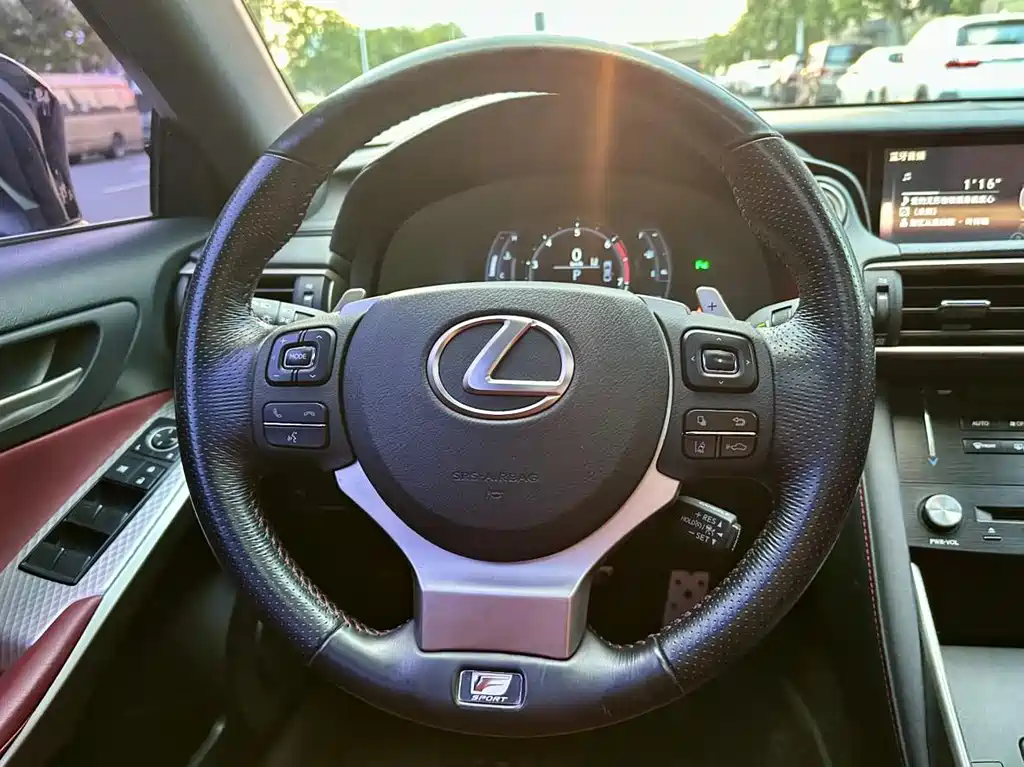 Lexus IS — миниатюра 8