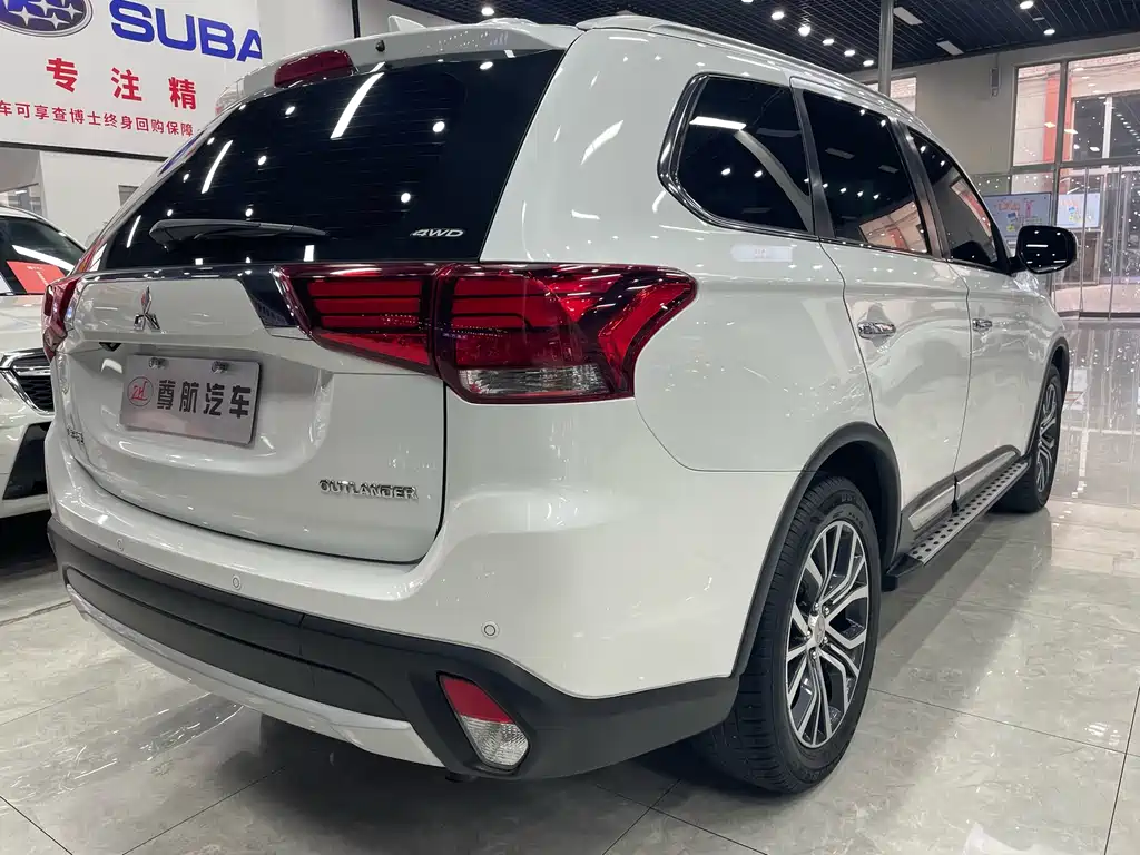 MITSUBISHI OUTLANDER