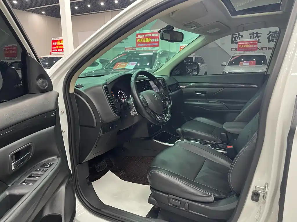 MITSUBISHI OUTLANDER