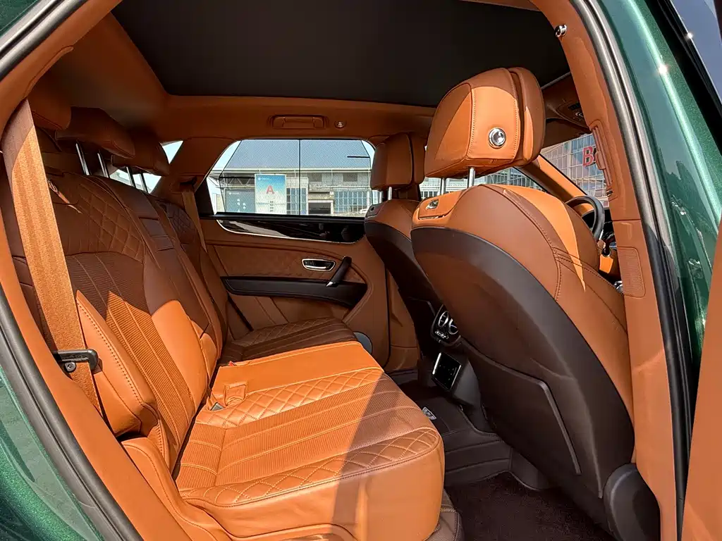 Bentley Bentayga PHEV — миниатюра 14