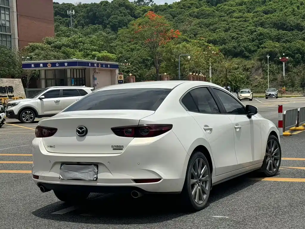Mazda Mazda3 3 2021 2.0L AT