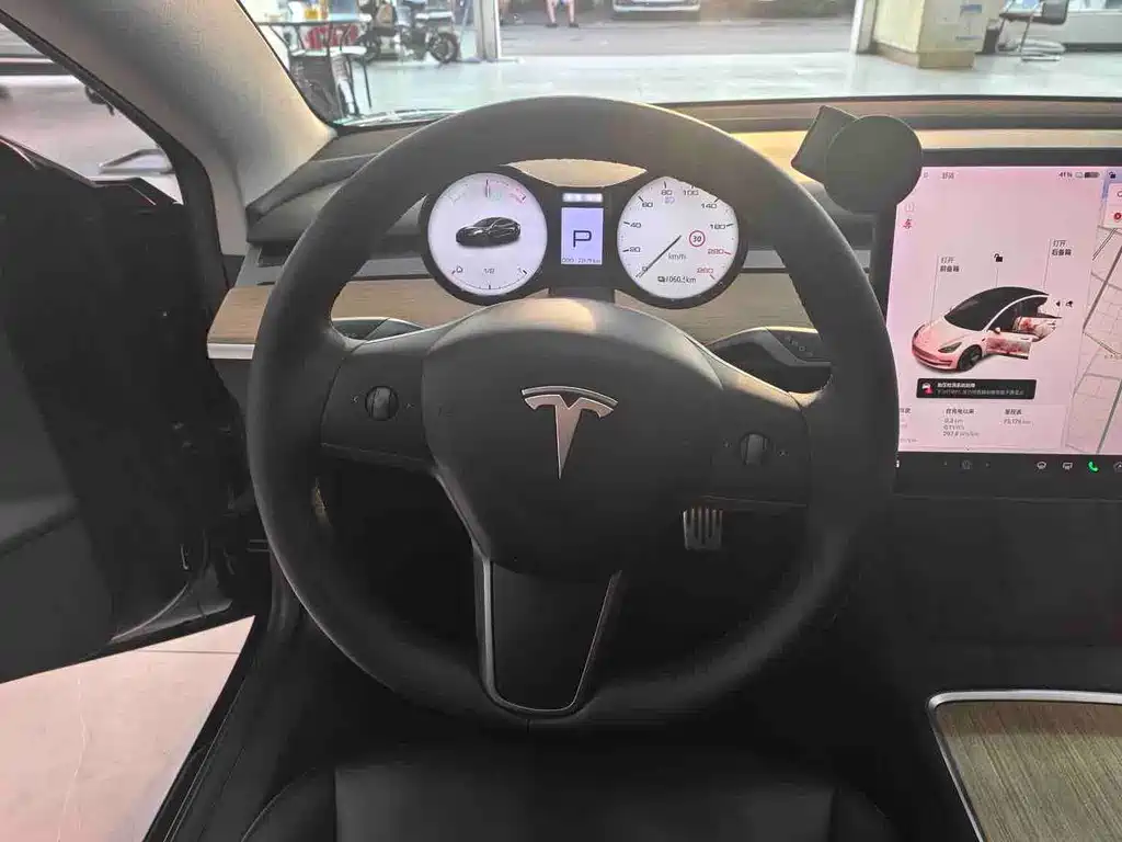 Tesla Model 3 — миниатюра 7