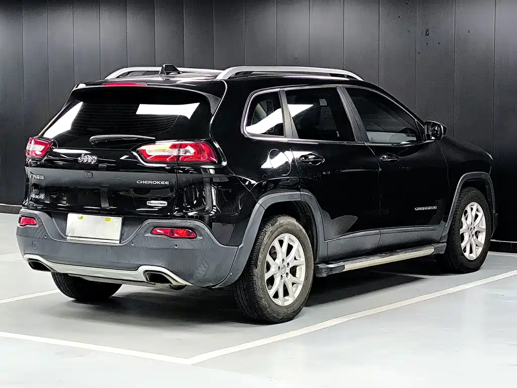 Jeep Cherokee — миниатюра 17