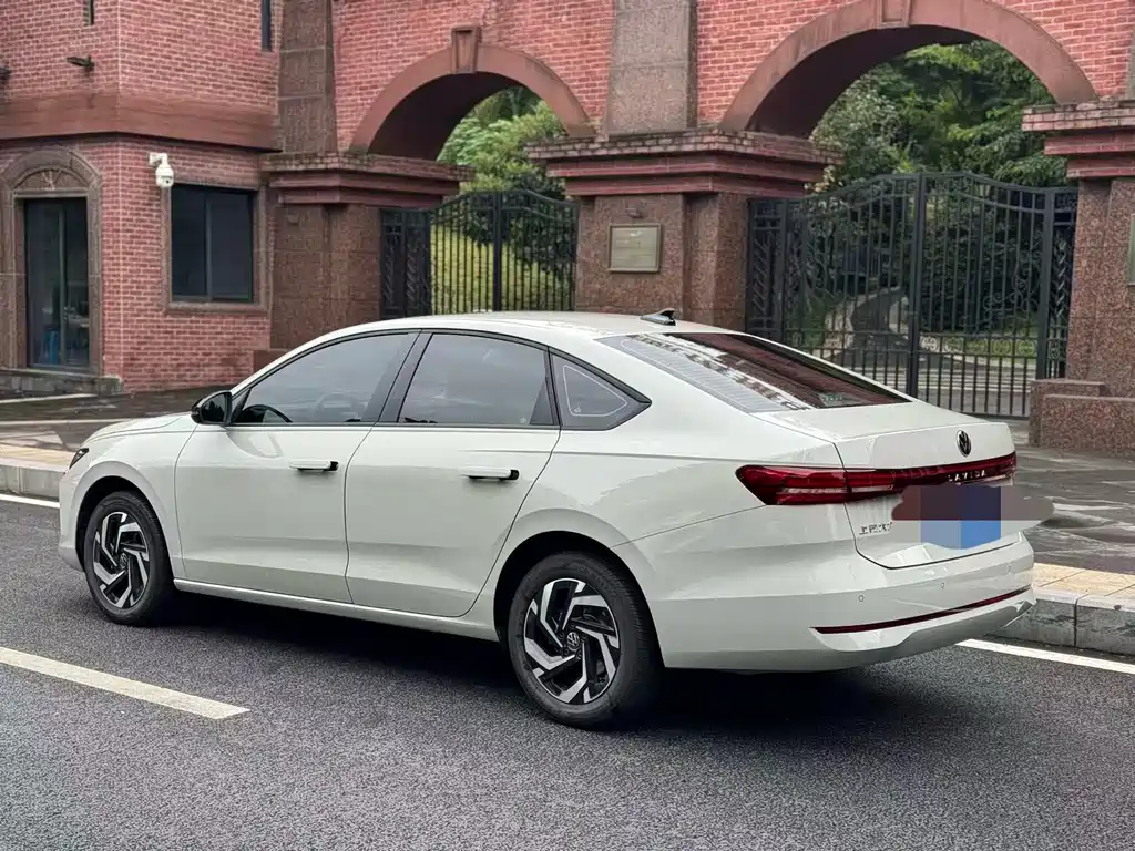 Volkswagen Lavida — миниатюра 2