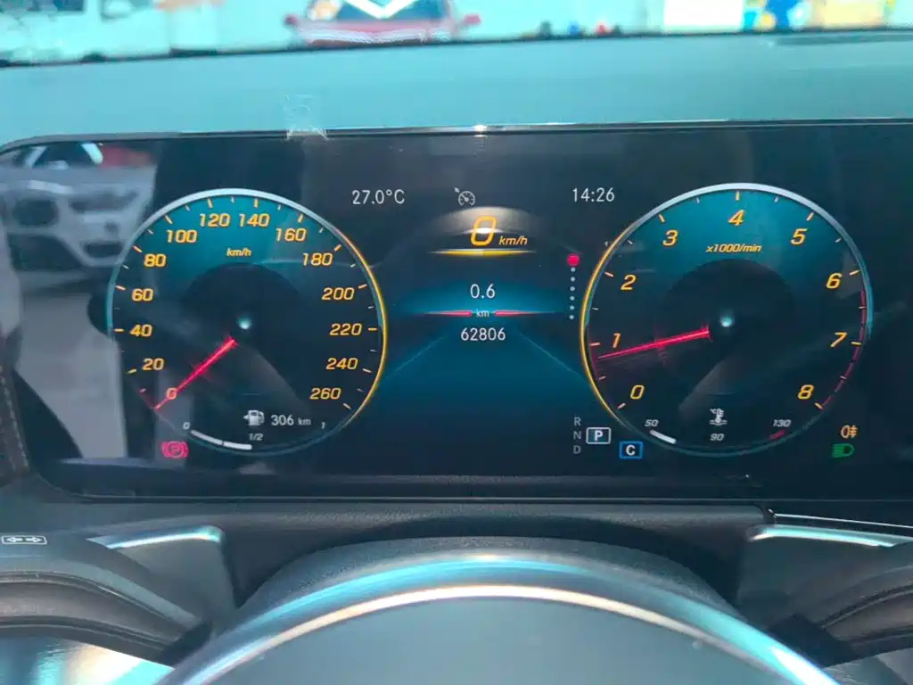 Mercedes-Benz GLB — миниатюра 12
