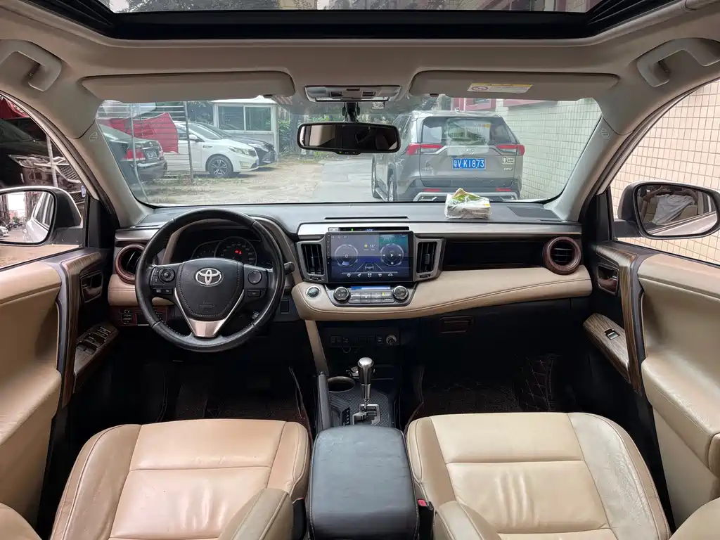 Toyota RAV4 — миниатюра 6