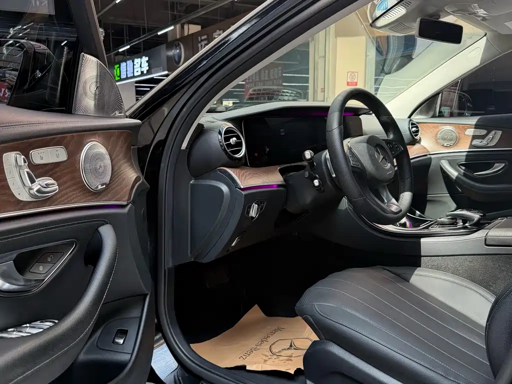 Mercedes-Benz E-Class — миниатюра 4