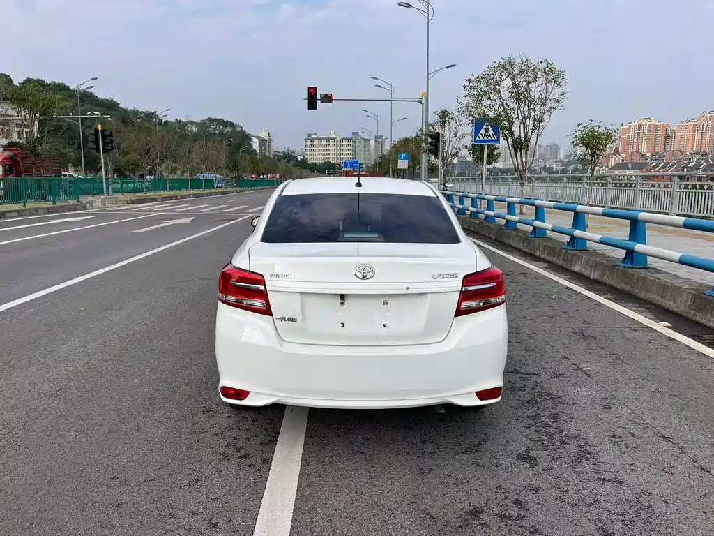 Toyota Vios — миниатюра 9