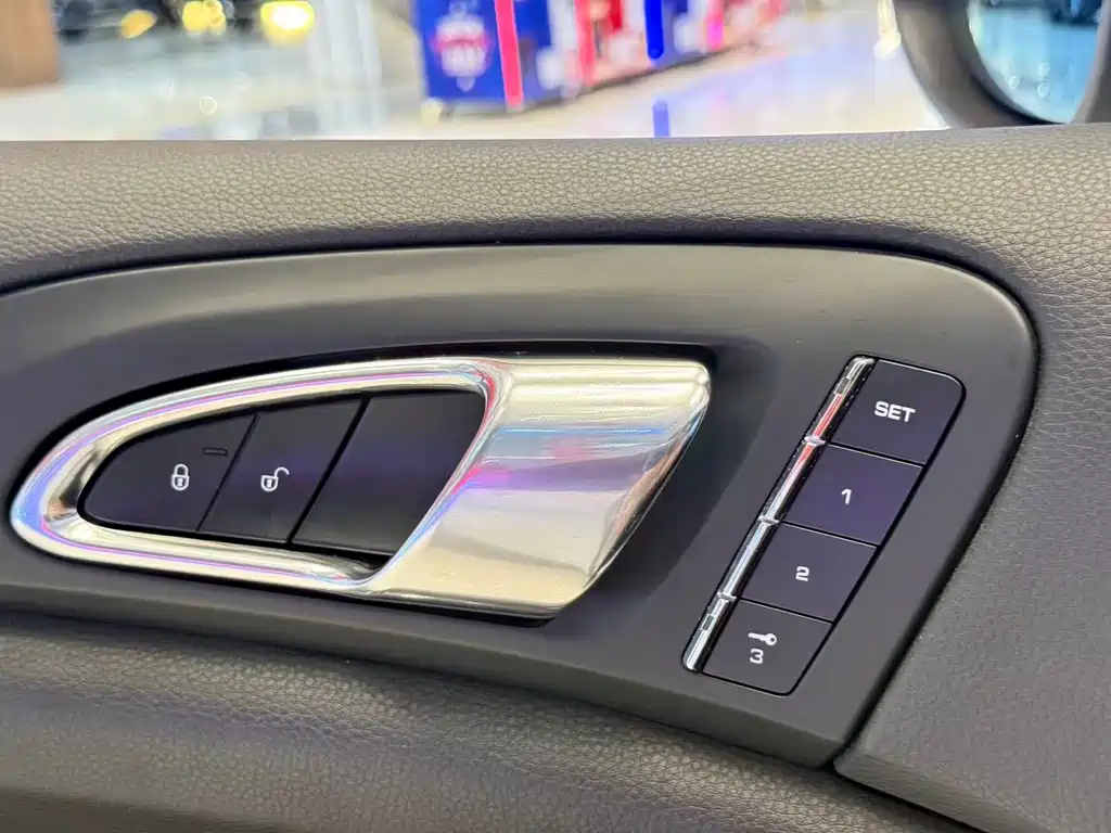 Porsche Cayenne — миниатюра 4