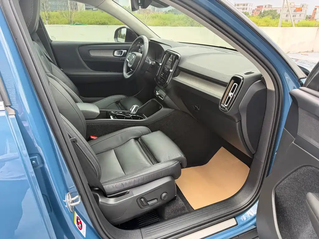 Volvo XC40 — миниатюра 13