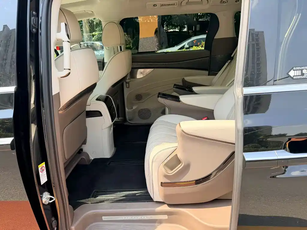 Denza D9 2022 DM-i 1040 Luxury