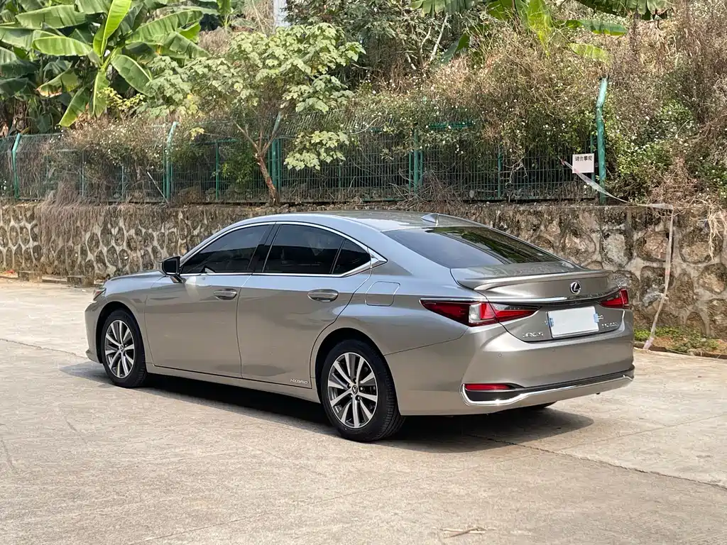 LEXUS ES