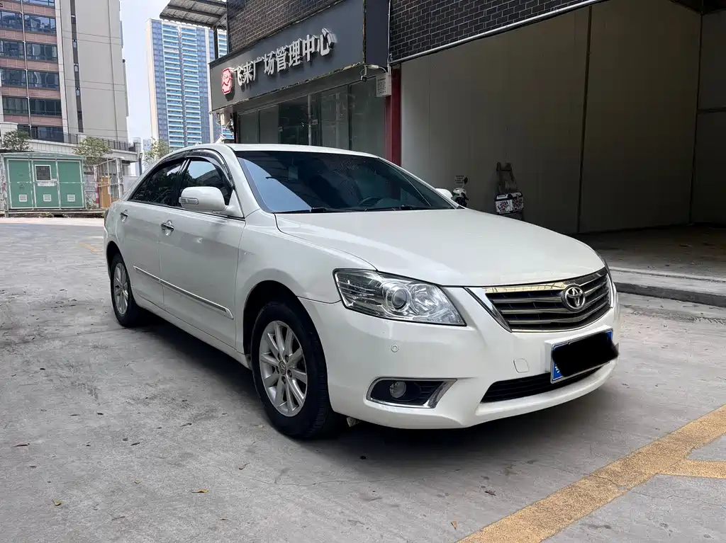 Toyota Camry — миниатюра 3