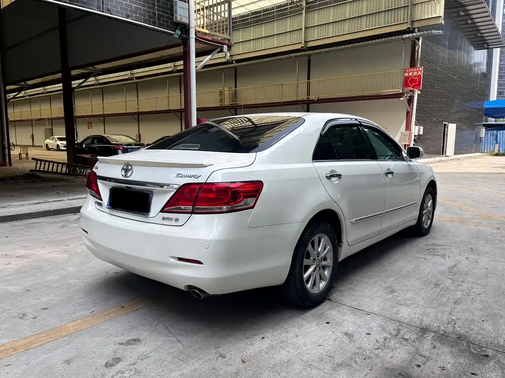 Toyota Camry — миниатюра 9