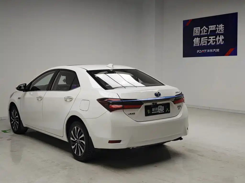 Toyota Corolla Hybrid — миниатюра 6