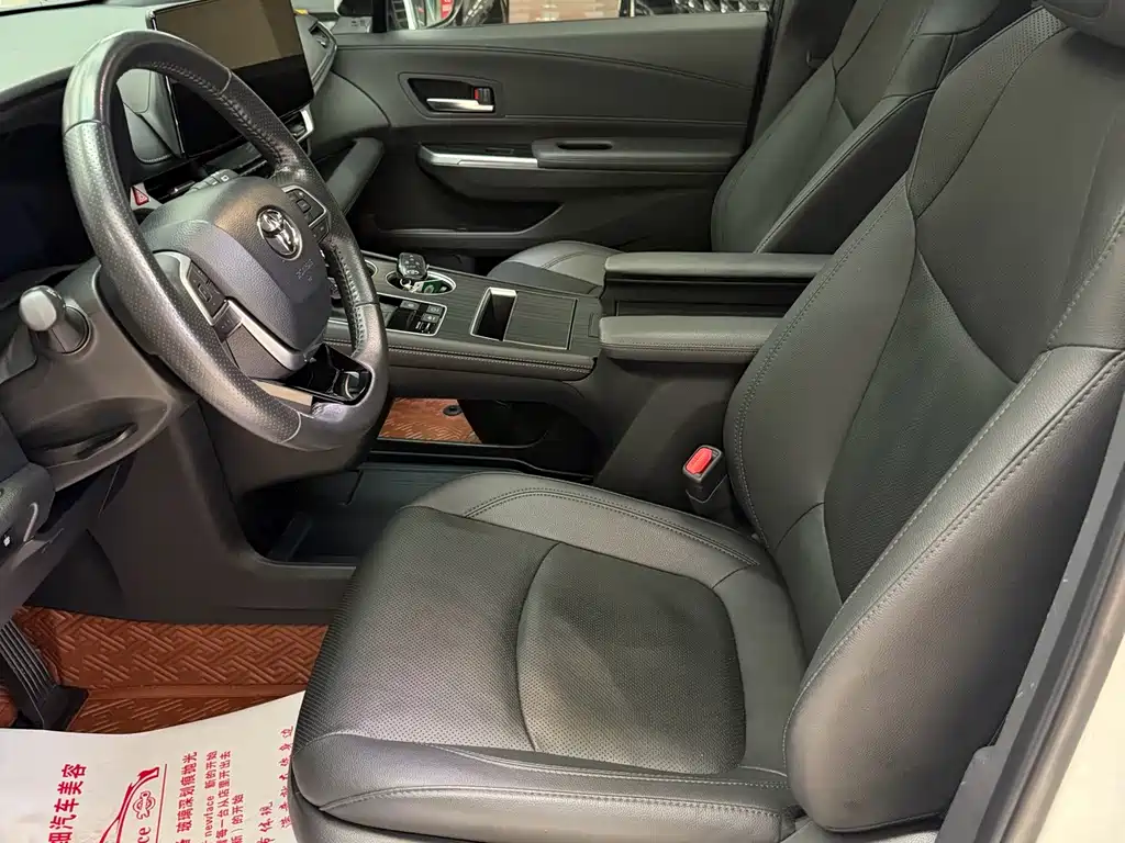 Toyota Sienna — миниатюра 4