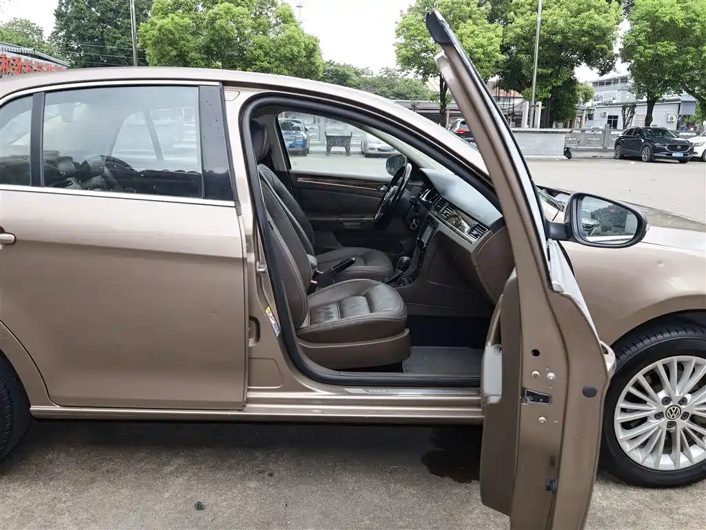 Volkswagen Bora 1.6L Auto Luxury Type, фото 17