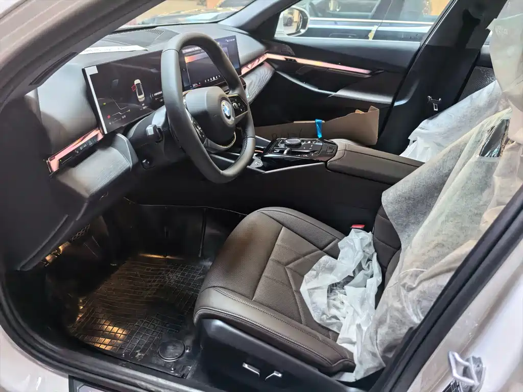 BMW 5 Series — миниатюра 4