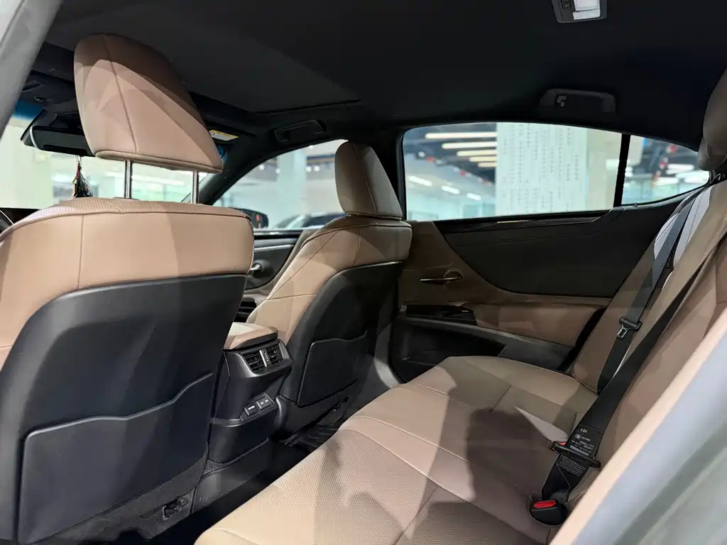 Lexus ES — миниатюра 7