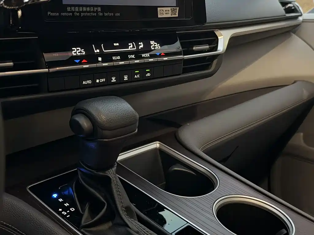 Toyota Granvia — миниатюра 16