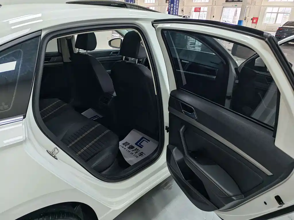 Volkswagen Lavida — миниатюра 13