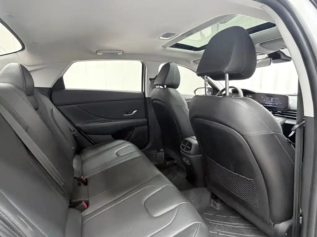 Hyundai Elantra — миниатюра 18