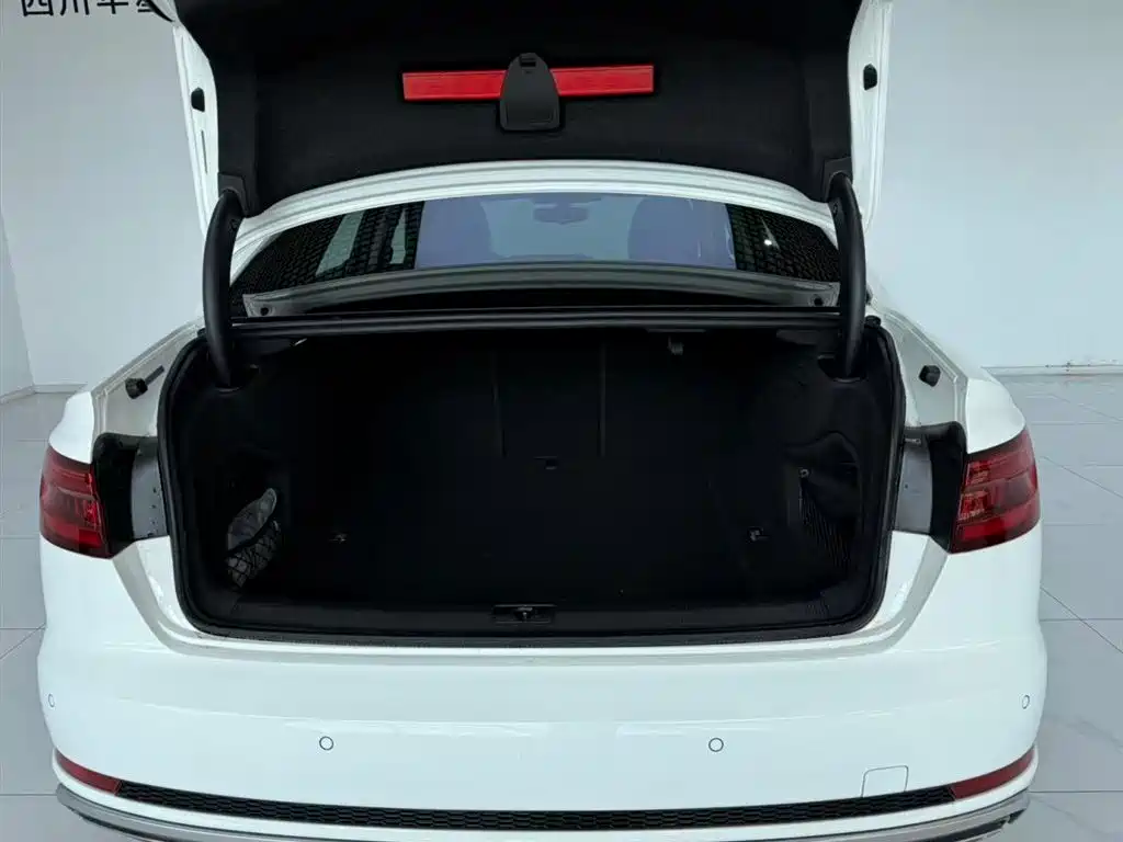 Audi A4L 2019 40 TFSI Fashion V