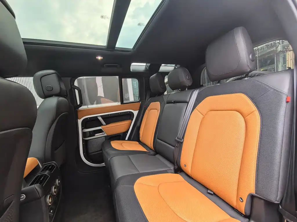 Land Rover Defender — миниатюра 21