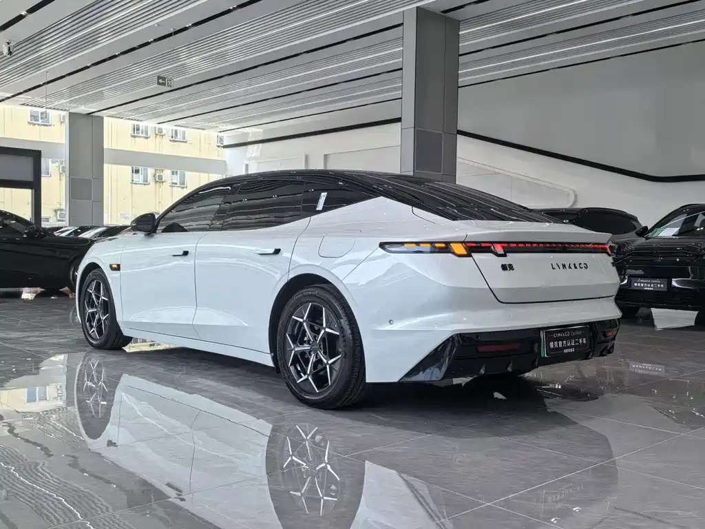 Lynk & Co 10 — миниатюра 11