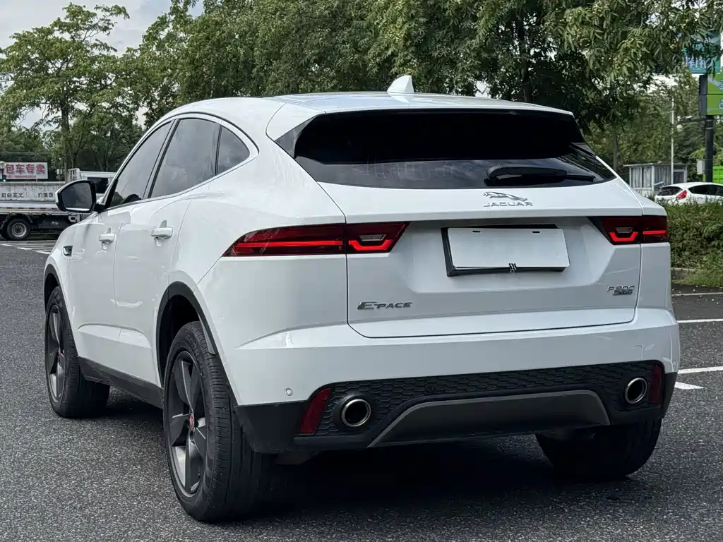 Jaguar E-PACE — миниатюра 3